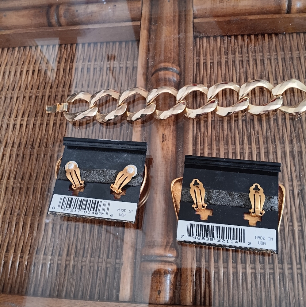 VINTAGE ANNE KLEIN EARRINGS & BRACELET LOT - Picture 4 of 5